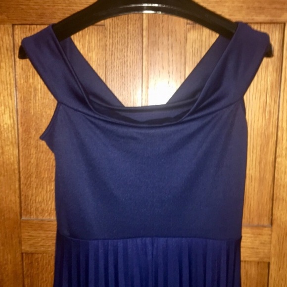 ASOS Off The Shoulder Bardot Pleated Midi Dress - Picture 6 of 8